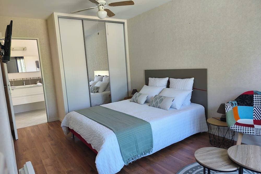 Foto 3 von 24: 5 minutes from downtown Cognac: Charming private room—Heated pool