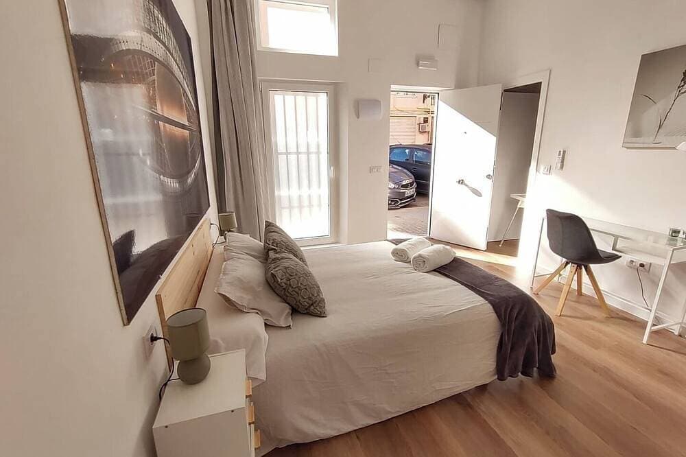 Foto 7 von 19: New apartment in the heart of Valencia, next to the vibrant Plaza del Cedro....