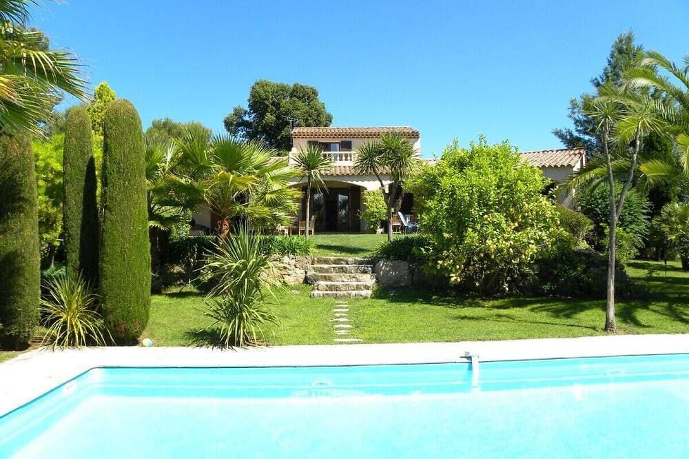 Wunderschöne Villa mit Pool in traumhafter Allein Gärten, auf privaten Bereich 1
