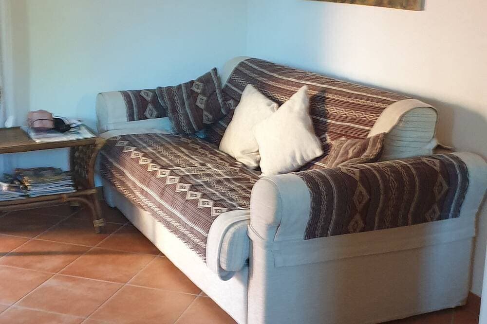 Foto 7 von 19: Very close to the Cinta beach house with large lawn garden.