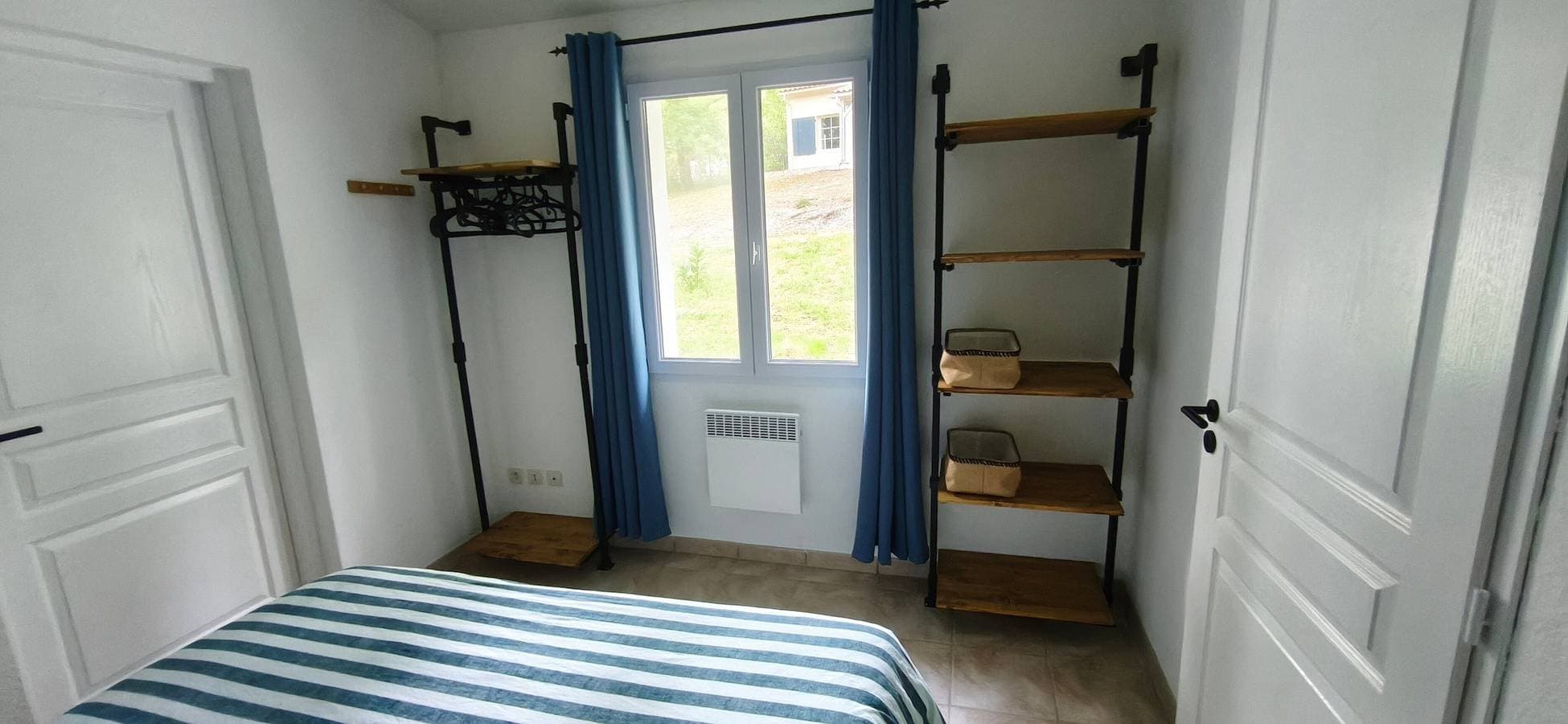 Foto 13 von 36: Ferienhaus 'Colombard' mit Seeblick, Gemeinschaftspool und WLAN