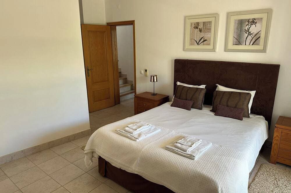 Foto 2 von 30: Deluxe Golf Townhouse Nur 5 Minuten vom Strand entfernt