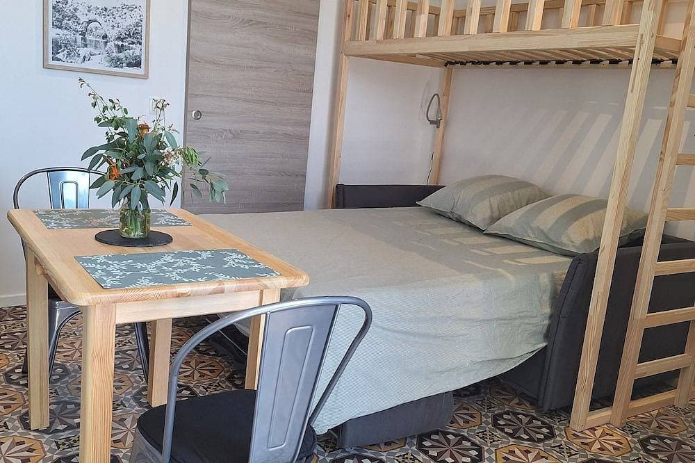 Foto 2 von 30: Charming studio with swimming pool in the heart of Ruoms, Ardèche