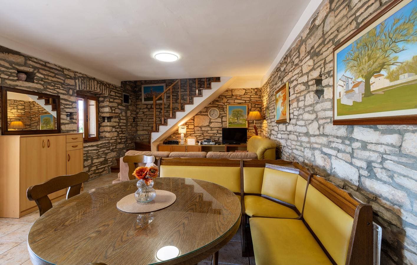 Foto 5 von 27: Gemütliche Ferienwohnung mit Terrasse, WLAN und Parkplatz in der Nähe von Montrin und Plovanija