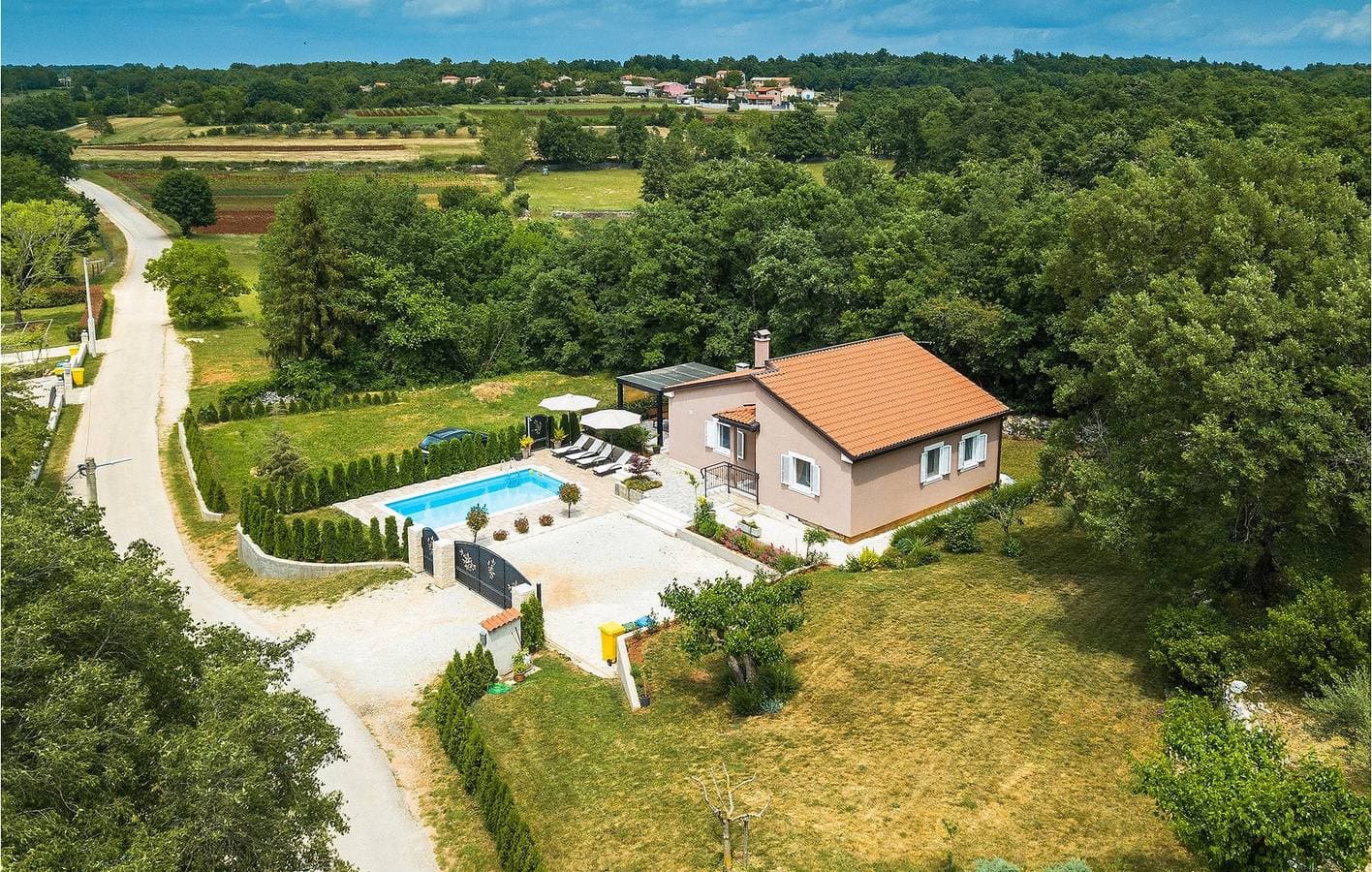 Foto 5 von 48: Geräumige 2-Zimmer-Wohnung mit Pool und WLAN, 800 m vom Zentrum von Jakovici entfernt