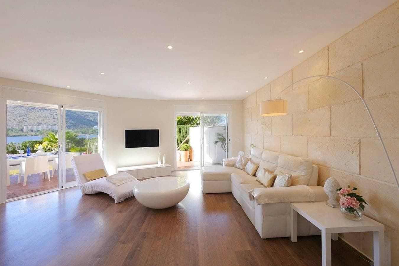 Foto 4 von 28: Ferienhaus „Casa Mediterraneo“ in Strandnähe mit Seeblick, WLAN, Klimaanlage, Terrasse und Garten