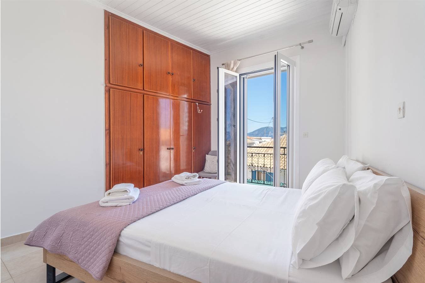Foto 4 von 25: Apartment 'Vrettos Home' mit Meerblick, WLAN und Klimaanlage