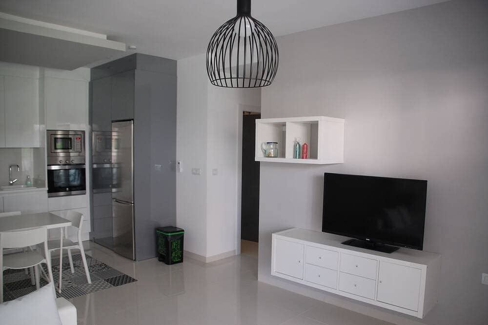 Foto 12 von 23: Moderne Wohnung 200 m vom Meer entfernt mit Südterrasse und Pool