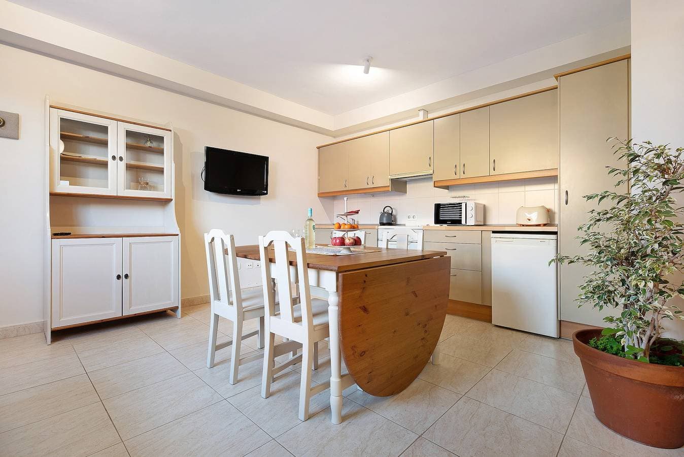 Foto 4 von 22: Schöne und helle Ferienwohnung mit Terrasse und direktem Eingang von der Straße.