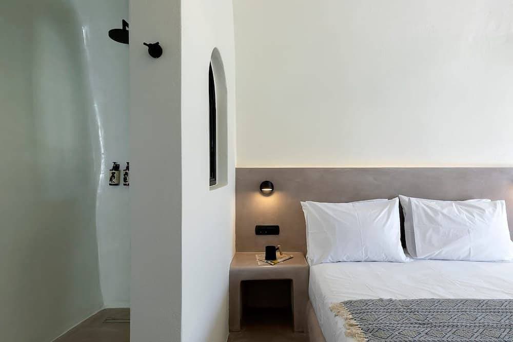 Foto 4 von 25: Amazing Santorini Suite | Hecate Suite | Private Hot Tub | Spacious Furnished.
