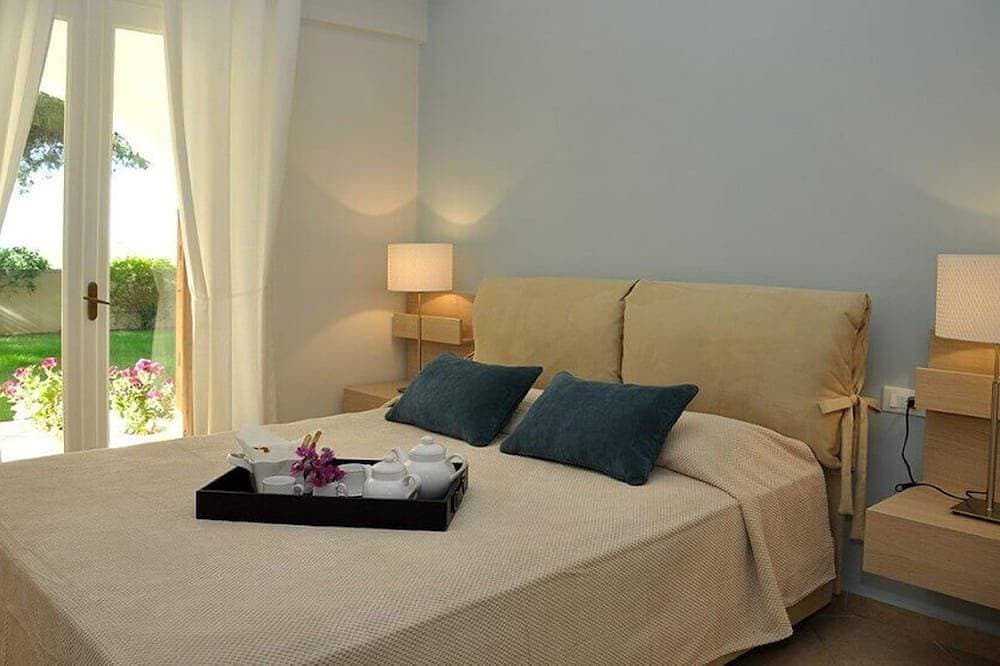 Foto 3 von 15: Astarte Villas - Coco Palm Deluxe 2 Bedroom Apartment N2