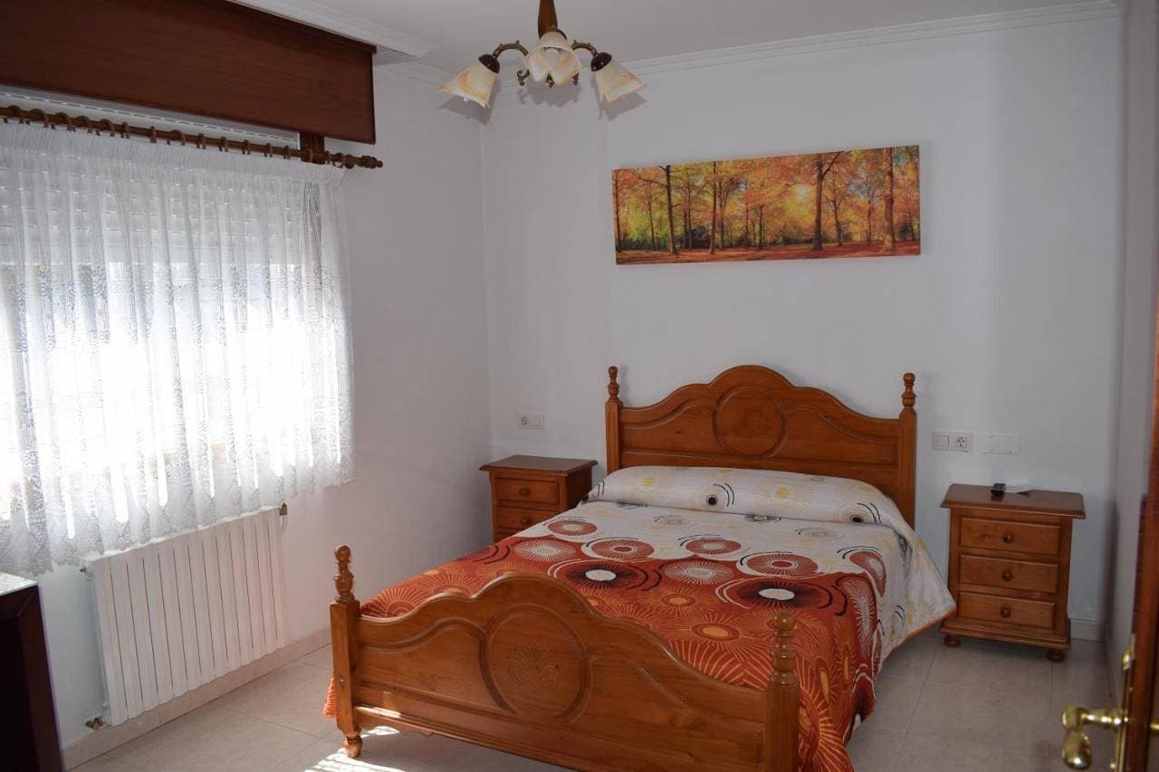 Foto 4 von 9: Standard Twin Room with Shared Bathroom