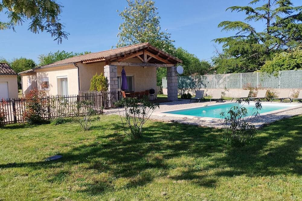 House with swimming pool for rent from Sunday to Sunday 1