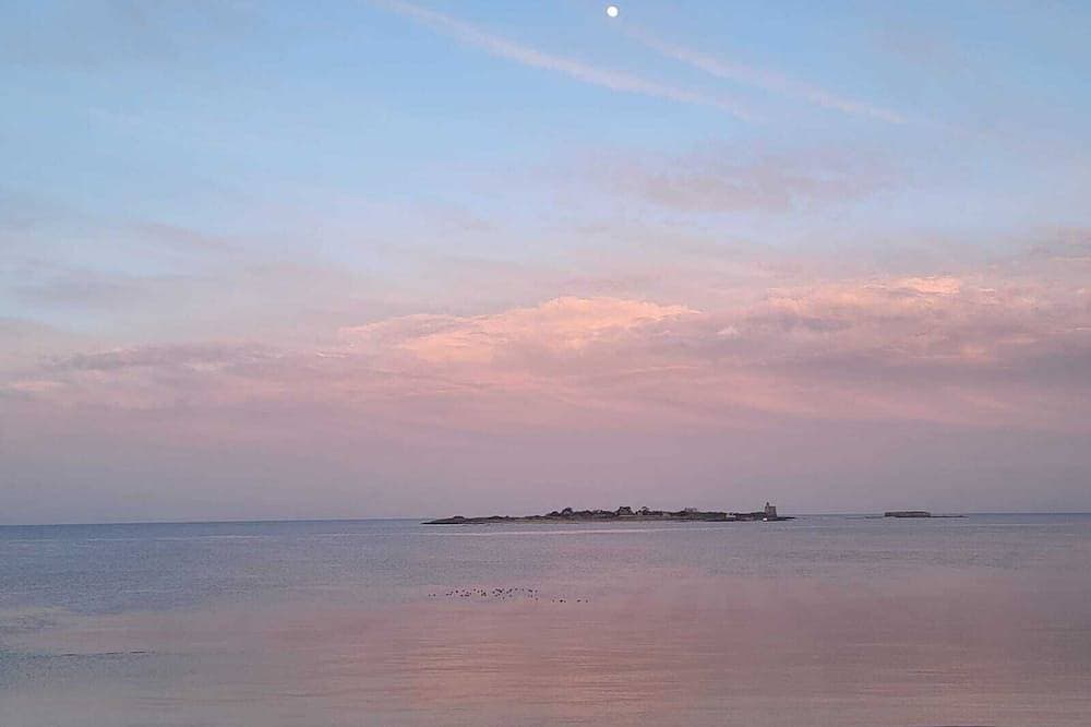 Foto 9 von 10: Furnished apartment in Saint Vaast la Hougue with feet in the water