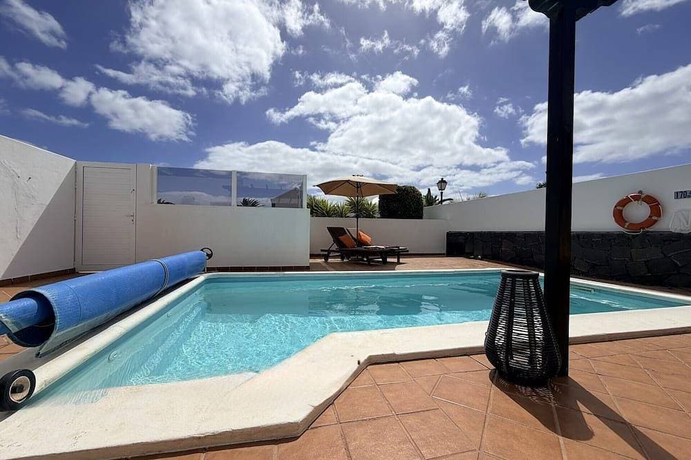Foto 13 von 16: Villa mit zwei Schlafzimmern, mit privatem beheiztem Pool, Wifi, Parque Del Rey Playa Blanca
