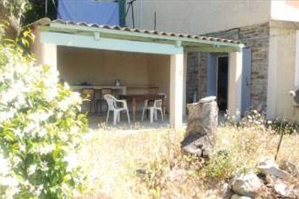 Foto 8 von 14: Apartment in villa on shady plot, near Bastia town center, parking.