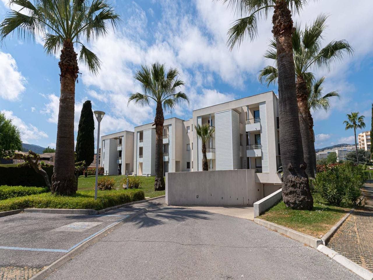 Apartment in Mandelieu-la-Napoule mit Pool 1