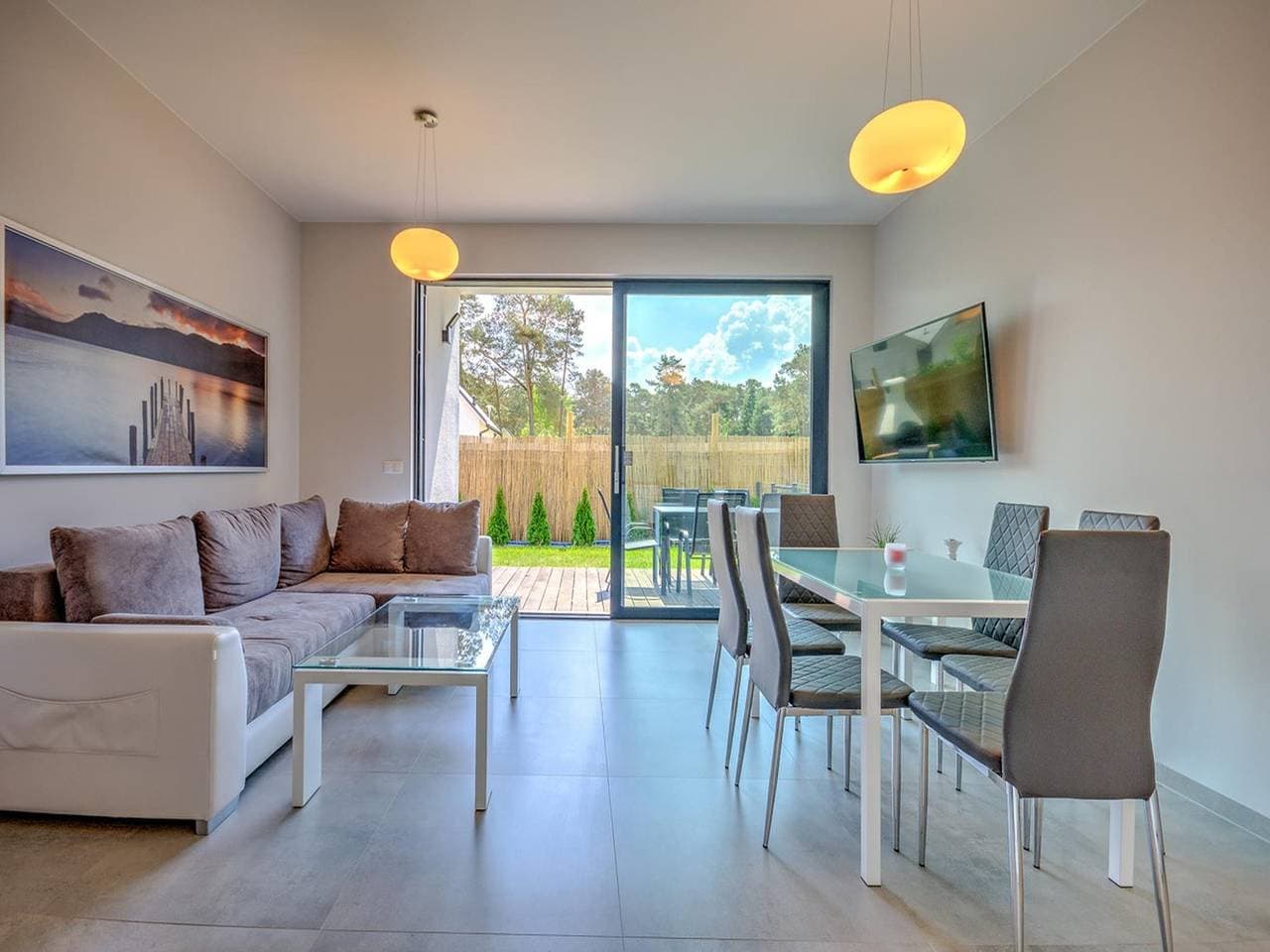 Foto 3 von 31: Komfortables Ferienhaus mit Garten und Pool