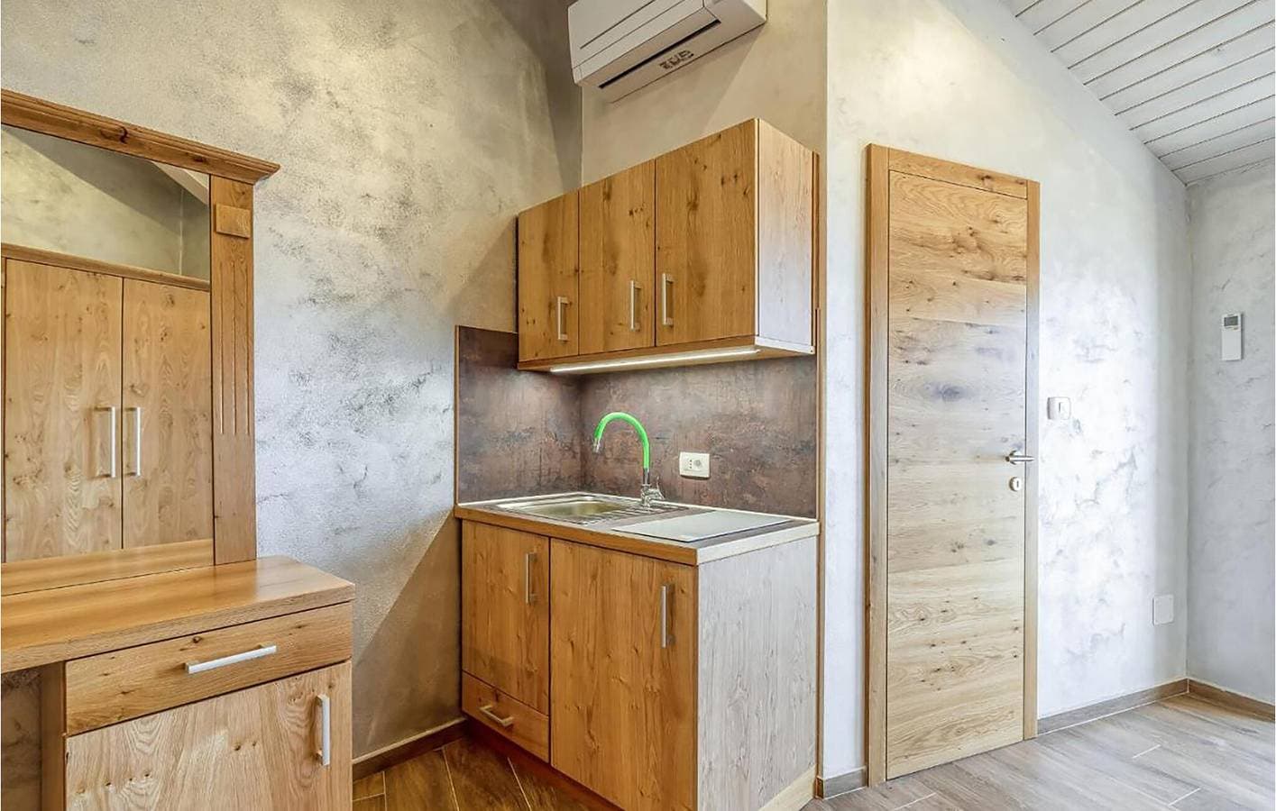 Foto 8 von 18: Gemütliches Apartment mit Meerblick: WLAN, Klimaanlage, Terrasse und 500 m zum Strand