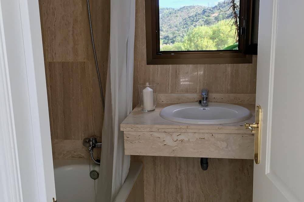 Foto 5 von 23: Geräumige, helle Villa: großer Pool, 3 Schlafzimmer, 3 Bäder, Meerblick
