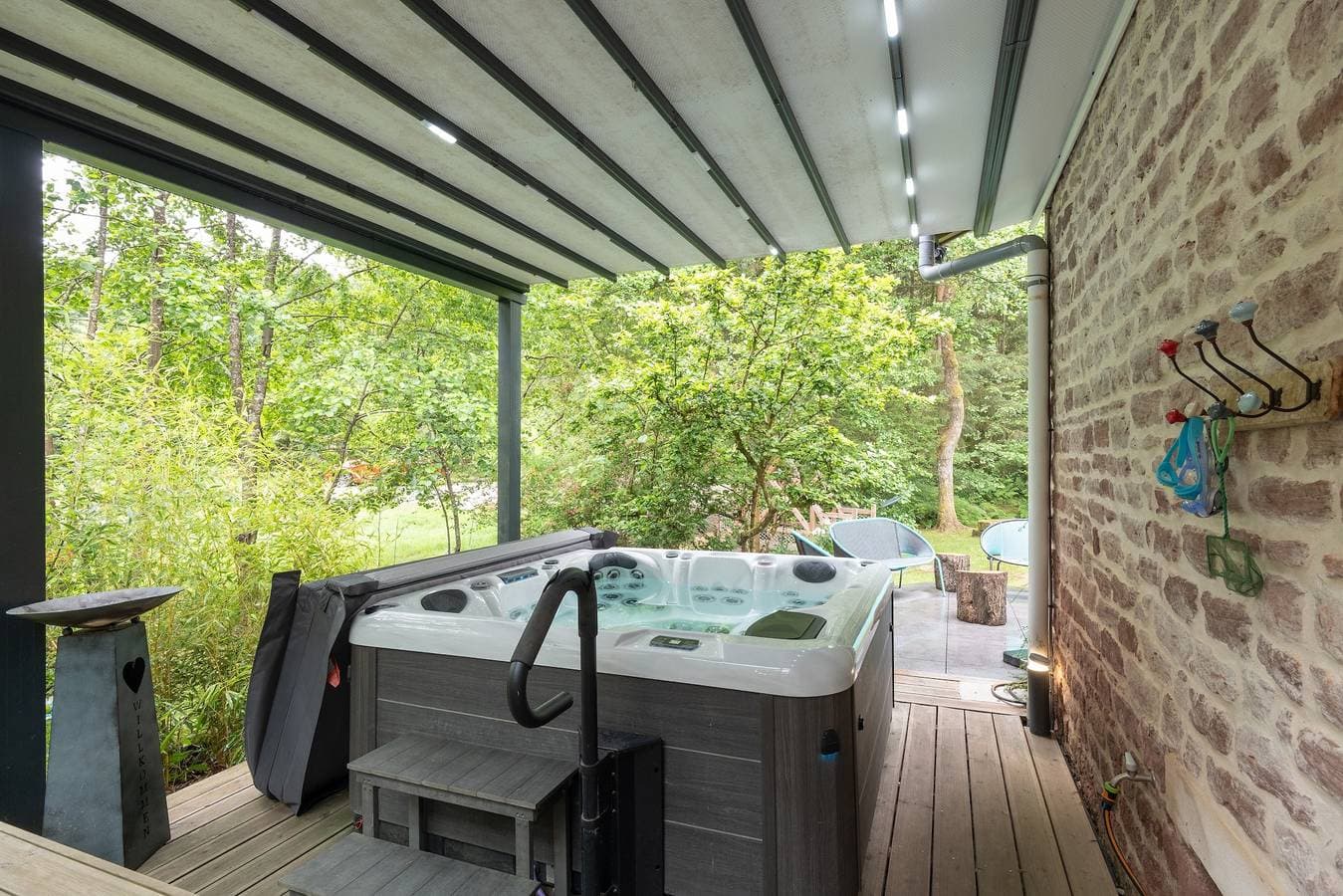 Foto 2 von 38: Gîte Du Ruisseau: Private Terrasse, Garten mit Whirlpool, WLAN – Ferienhaus in Épinal