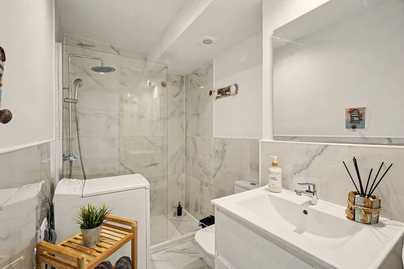 Foto 10 von 23: Ferienapartment 'Suit Atlántica' mit Meerblick, Pool und WLAN