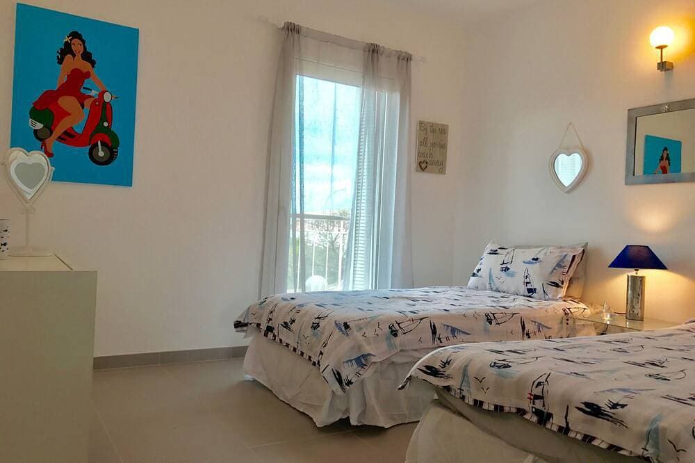 Foto 7 von 30: 3 Schlafzimmer Neu Erneuert Moderner Stil Und Komfort.