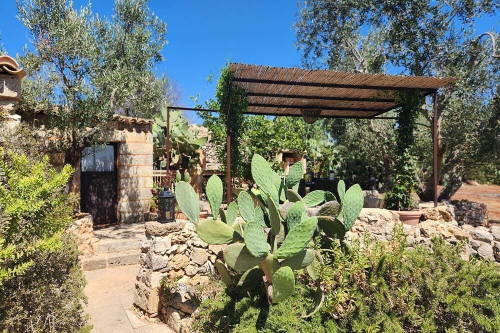Foto 6 von 30: Paradiso Pajare, a traditional Salento trullo designed with modern amenities.
