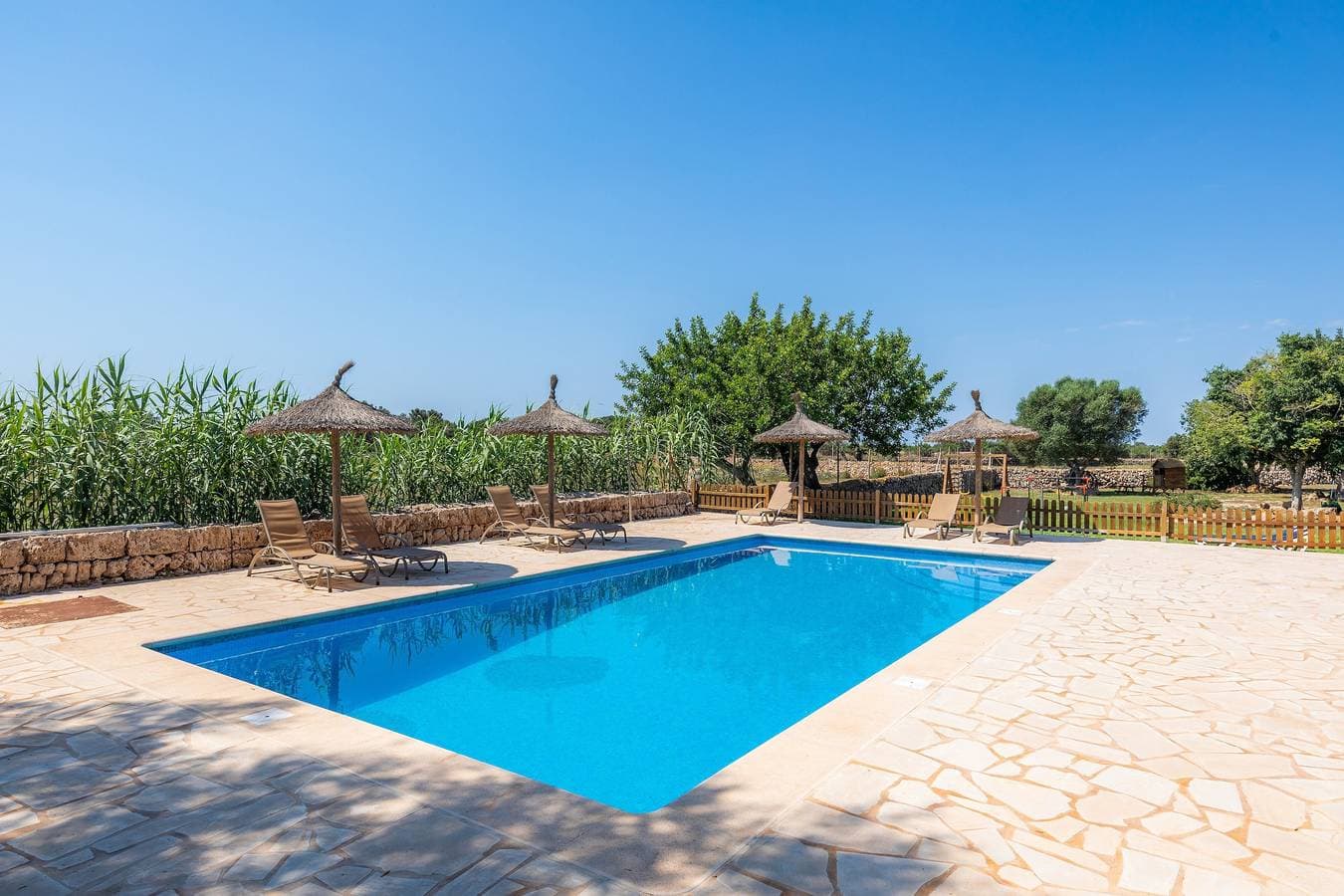Foto 3 von 28: Agroturismo „Llevant“ mit WLAN, Terrasse, Pool & Garten – geteilt mit 5 Unterkünften