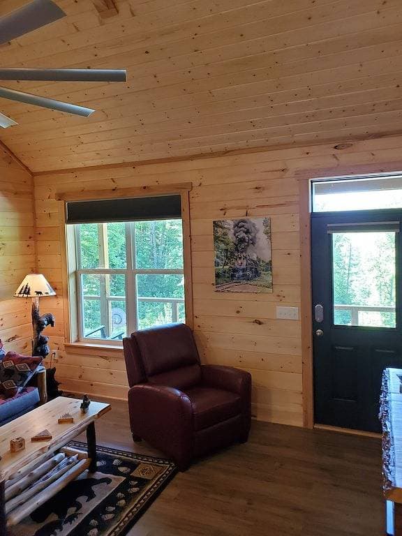 Foto 9 von 43: Private Cabin • Hot Tub • 2 Kings