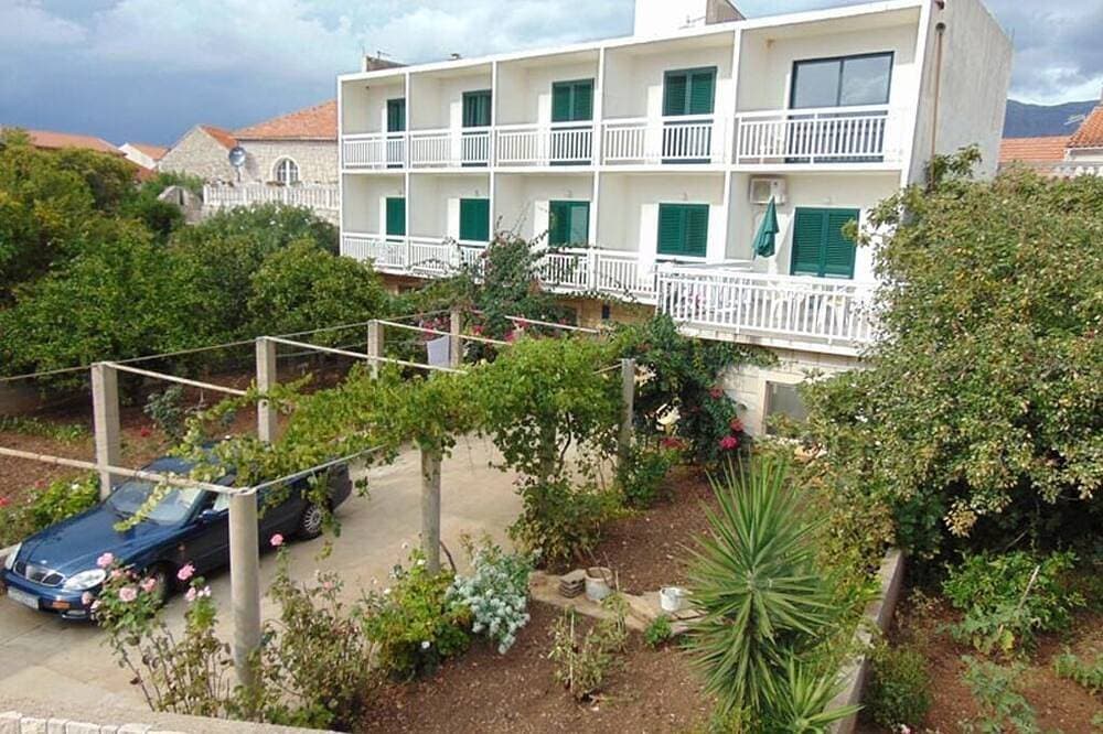 Foto 6 von 18: 3-Zimmer-Ferienwohnung mit Balkon und Meerblick Sucuraj, Hvar