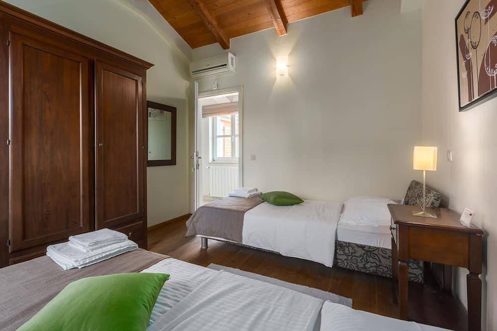 Foto 6 von 30: Traumhafte Villa bis 12 Personen mit Meerblick und Sommerküche.