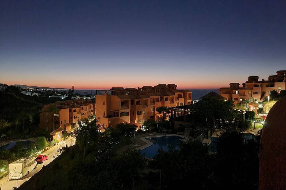 Foto 12 von 30: Sea View Penthouse Apartment with Hot Tub near Estepona - Casa Bella Vista