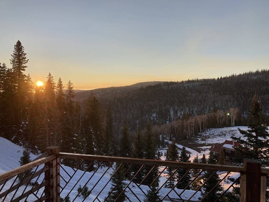 Foto 4 von 19: Beautiful cabin with amazing views.  By hiking, biking, skiing and trail riding