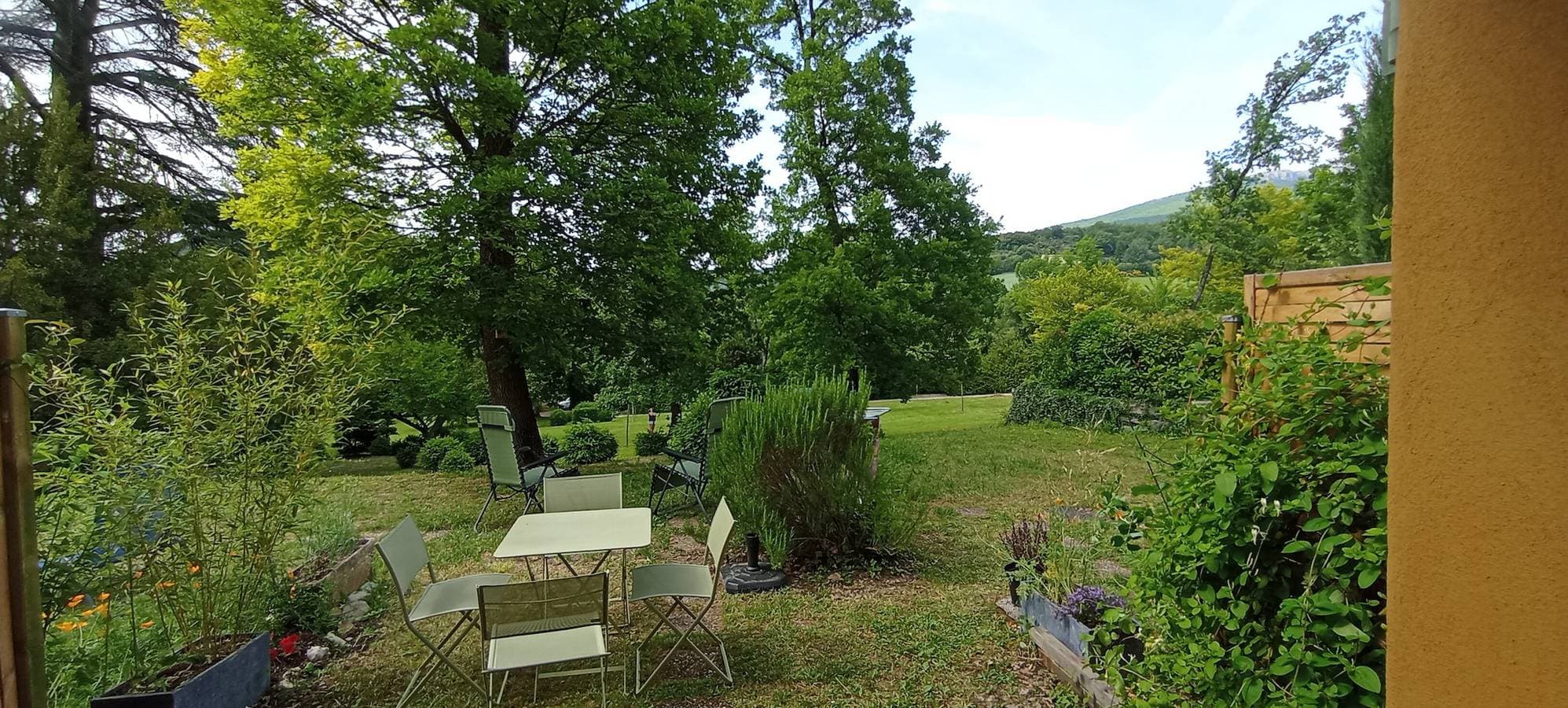 Foto 13 von 30: Château des Gipières: Exklusive Wohnung mit Garten, Pool und Blick auf den Mont Ventoux