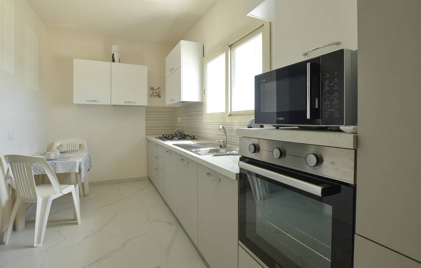 Foto 3 von 24: Appartement mit Meerblick, AC, Parkplatz, Terrasse und Küche - 700m zur Spiaggia Foggia