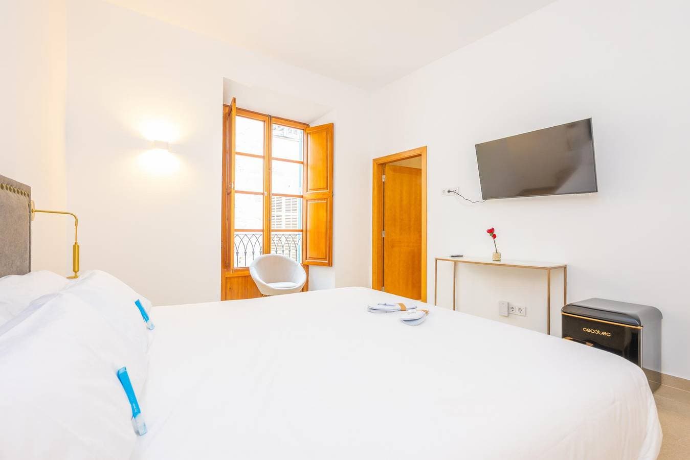 Foto 13 von 68: Cas Català - Junior Suite Vc -  Schönes Zimmer in einem Boutique-Hotel mit Blick auf die Stadt, Gemeinschaftspool und kostenlosem WLAN
