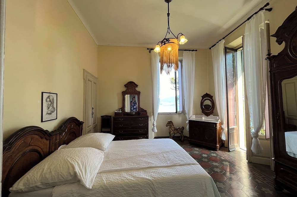 Foto 4 von 30: Stunning Lake Maggiore Villa, pool and panoramic views, timeless Italian charm