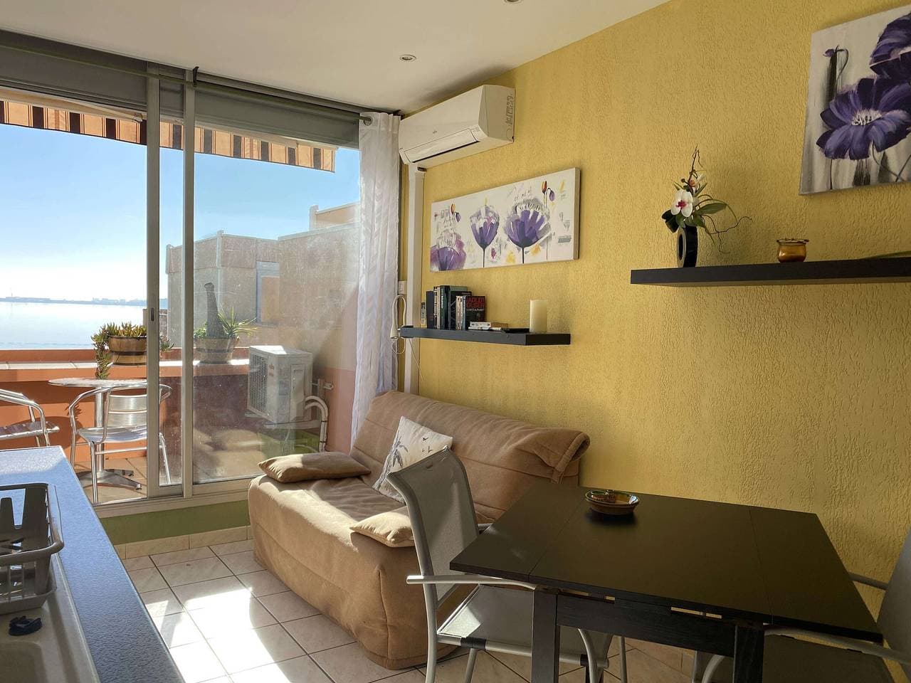Foto 5 von 14: Helle 2-Zimmer-Wohnung mit Terrasse und Klimaanlage