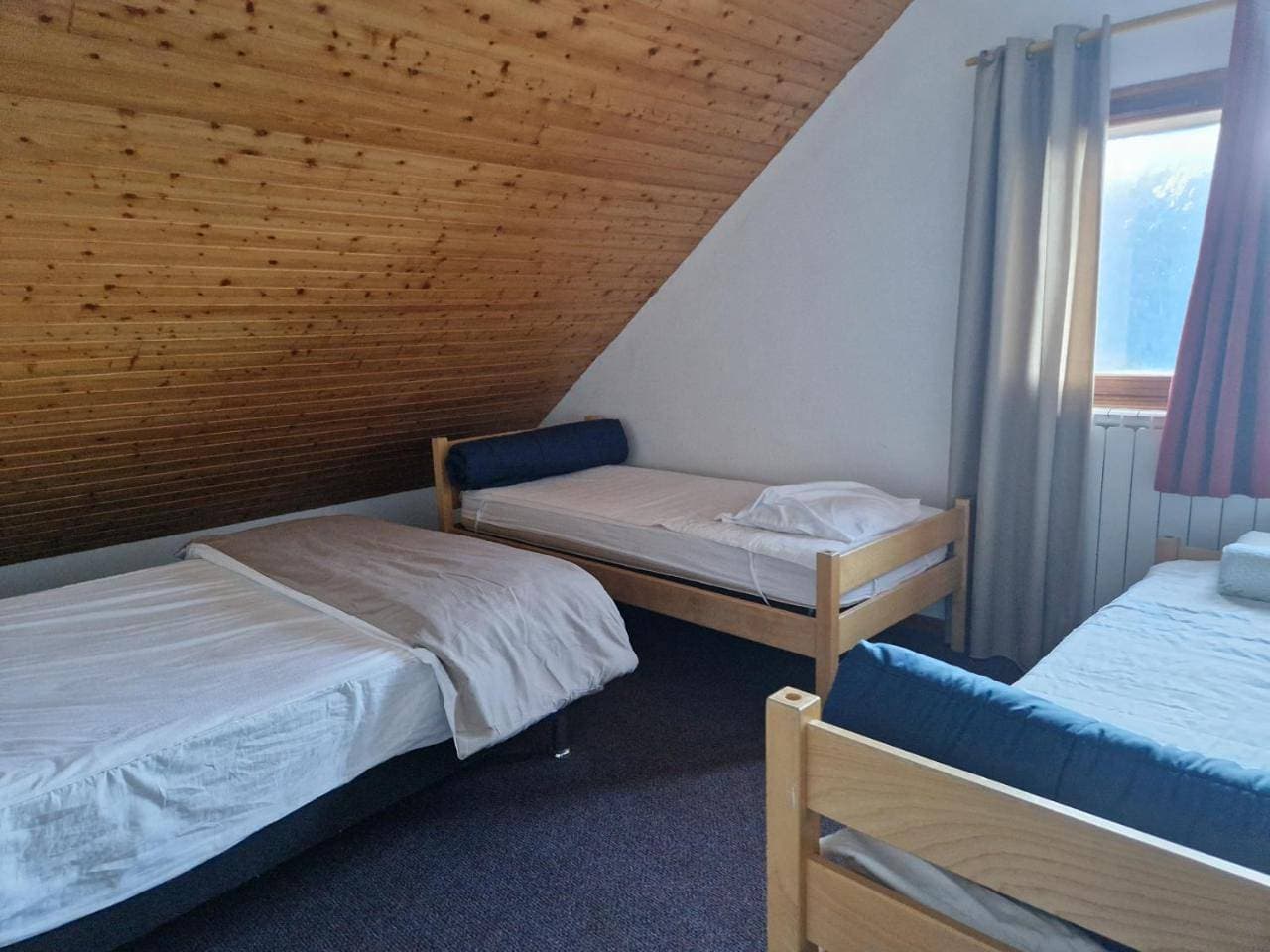 Foto 7 von 12: Triple Room with Shared Bathroom