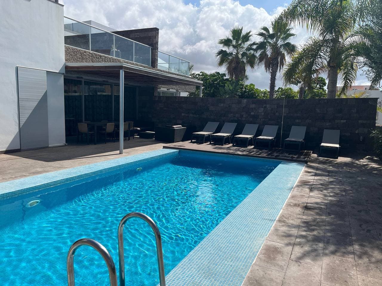 Foto 7 von 45: Ferienunterkunft "5-Schlafzimmer Villa in Playa del Duque" mit privatem Pool