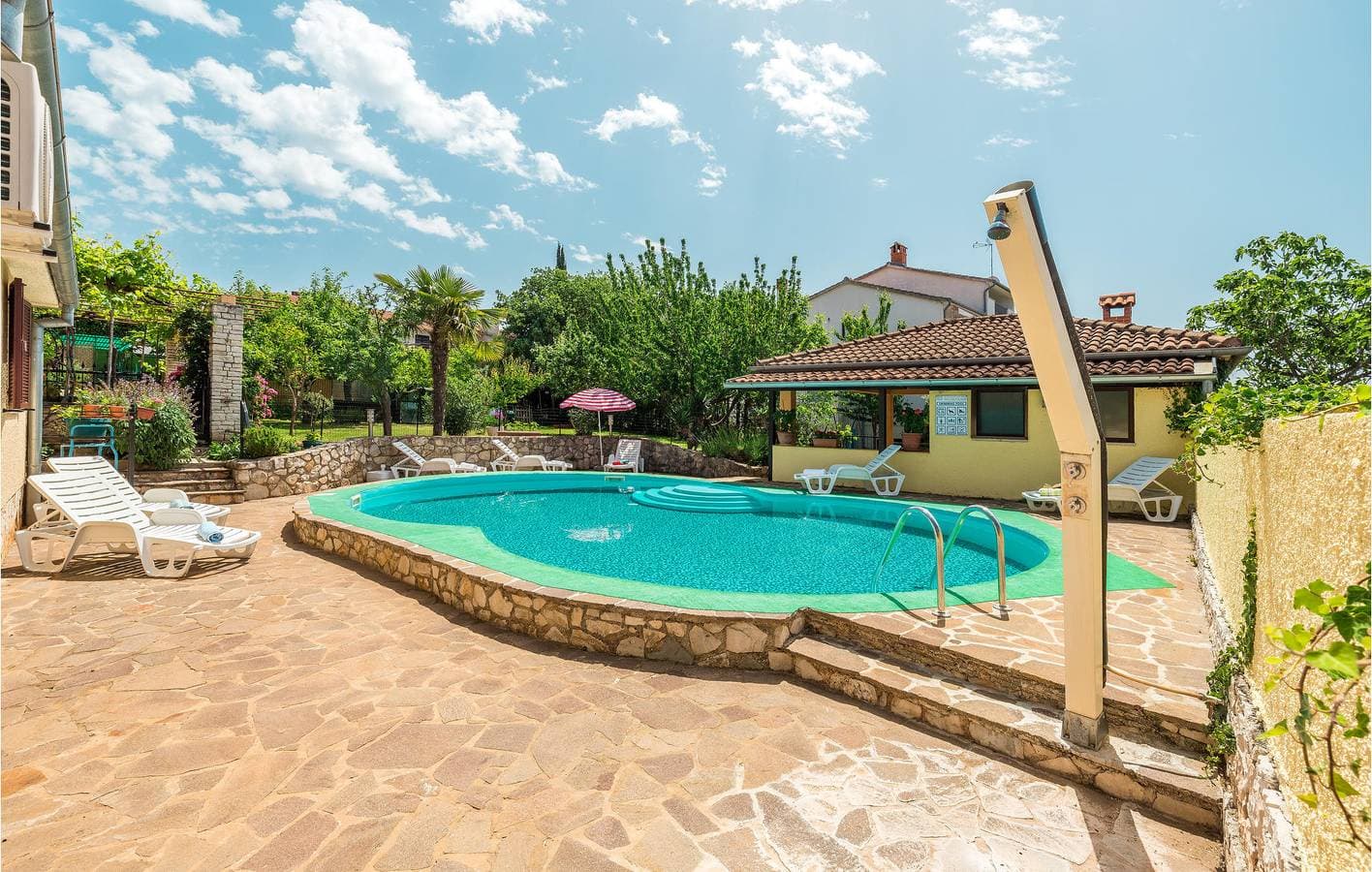 Foto 8 von 26: Apartment mit Meerblick, Pool und Terrasse, in der Nähe von Restaurants
