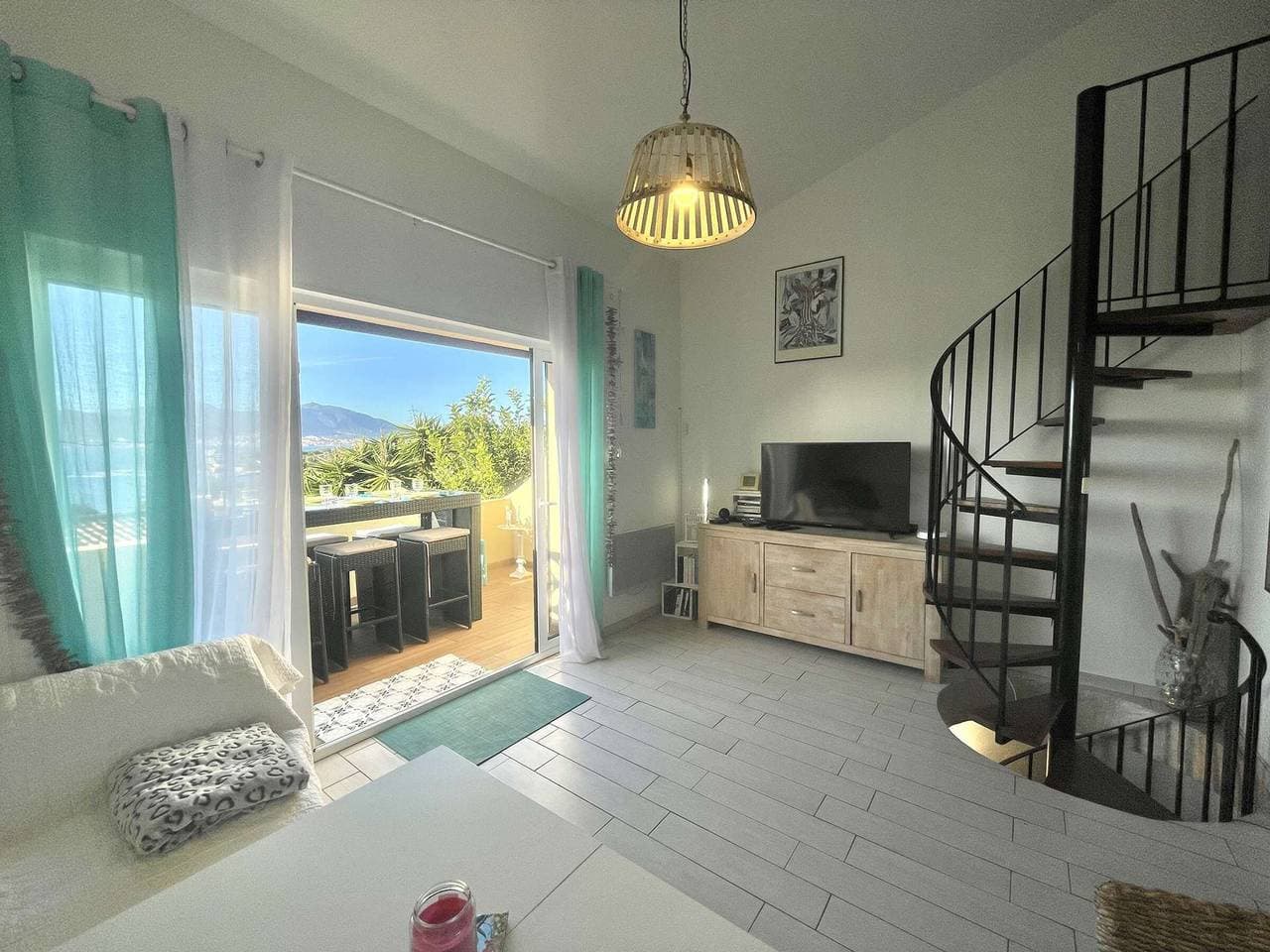 Foto 3 von 27: Ferienhaus mit 4 Zimmern, Klimaanlage und Parkplatz in Porticcio