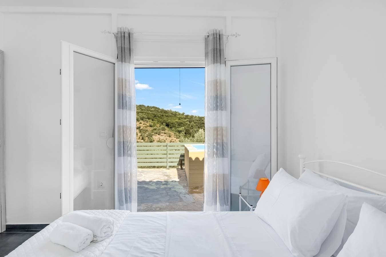 Foto 11 von 22: Villa "Μyrsini" mit Meerblick, 2 privaten Terrassen, eigenem Pool und Wi-Fi