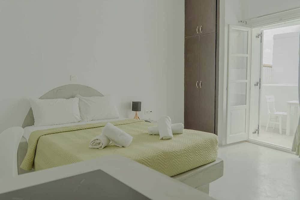 Foto 9 von 24: Loukas & Emma \"Studio with hot tub\"