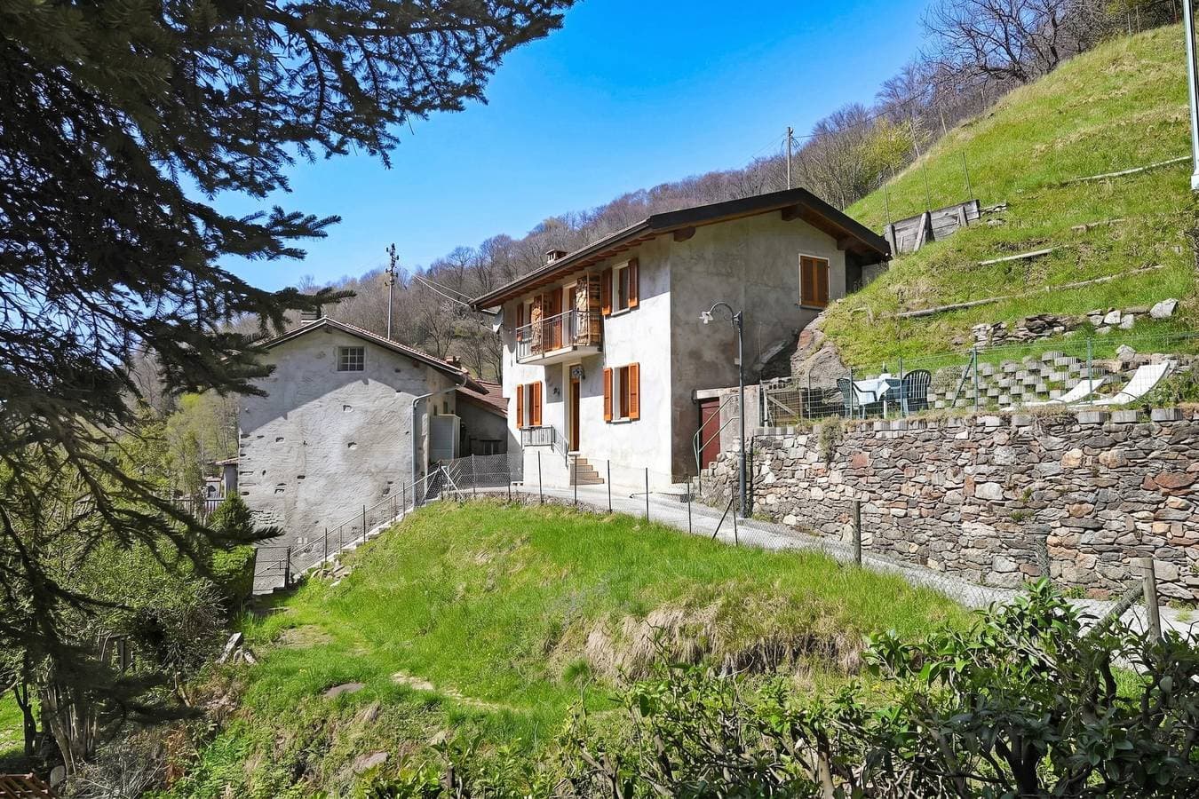 Foto 9 von 31: Casa Lara: Cosy Alpine Home Near Lugano + Garden (Sleeps 5)