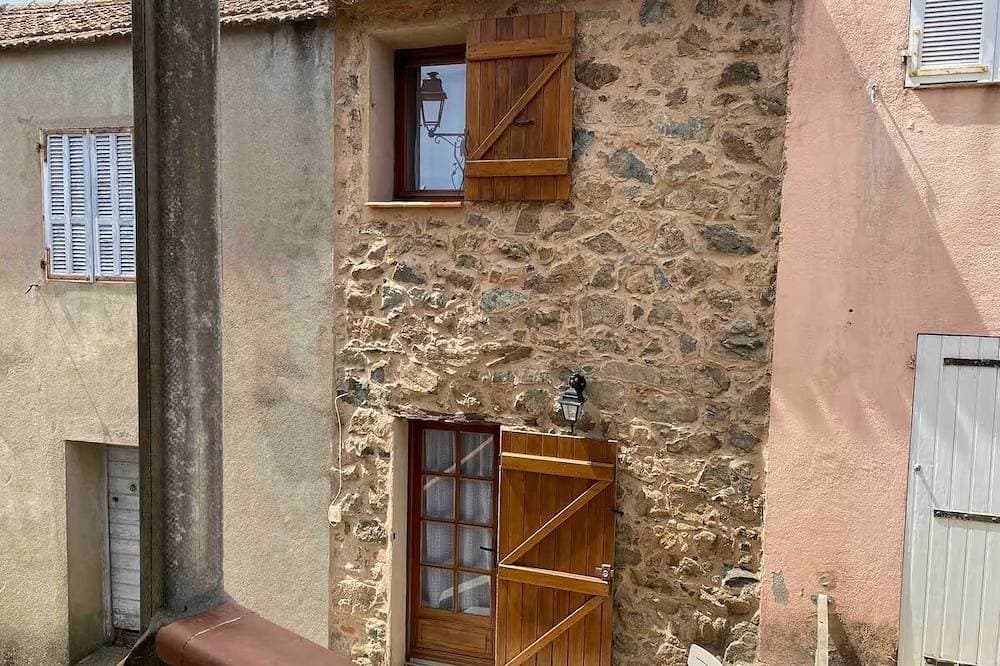 Typical little house in the village of Piana 1