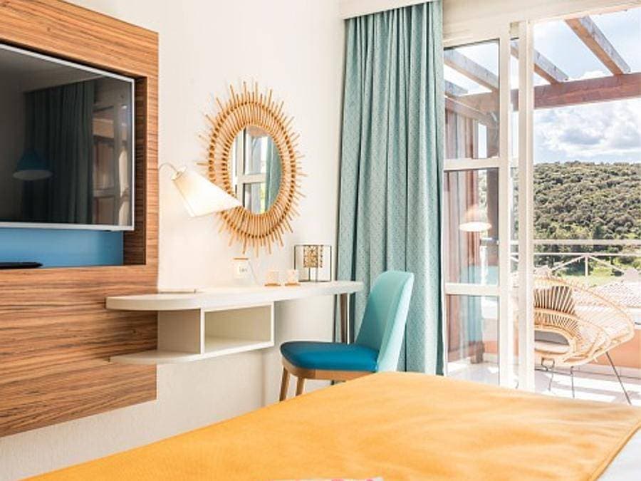 Foto 4 von 50: Pierre & Vacances Hôtel de l'Esterel - Zimmer 2 personen - Hotelzimmer - Doppelzimmer - Terrasse oder Balkon