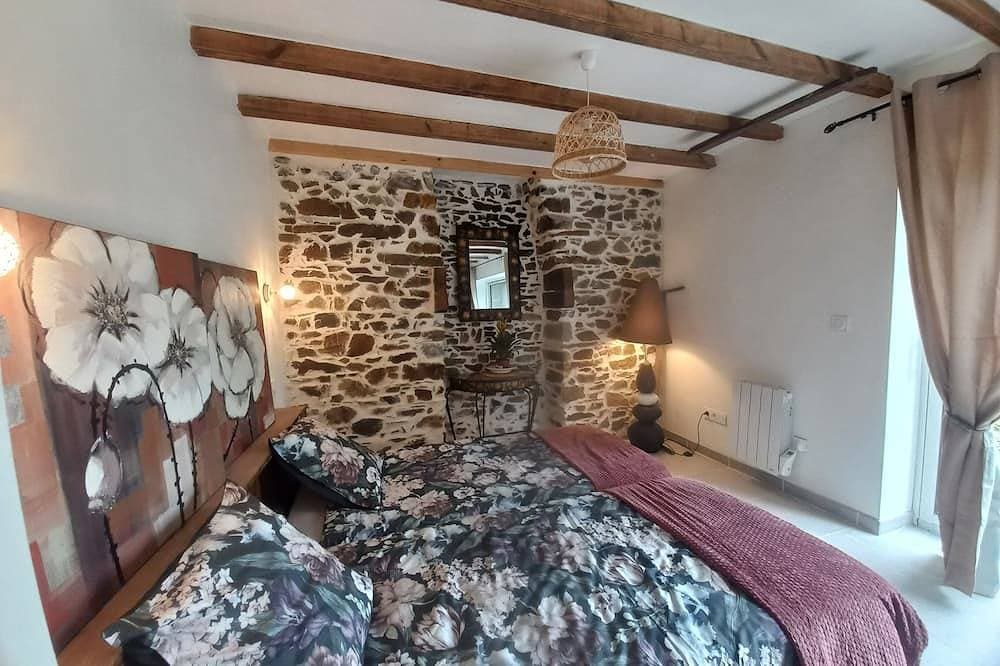 Foto 3 von 11: Adorable gîte, 3 kms from Binic & beaches, equipped kitchen, 4 bedrooms 8 beds, garden