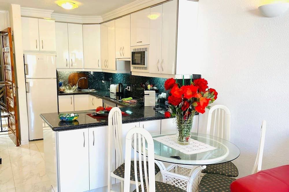 Foto 11 von 30: Parque Santiago 1-2 bed 2 bath-sea front-Pool view. step free access.